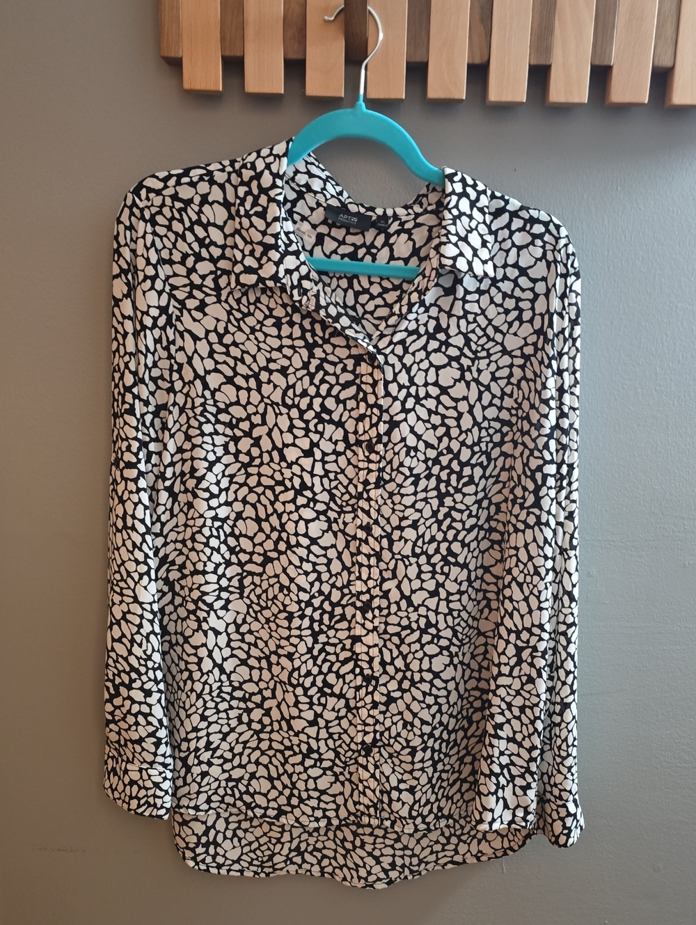 Apt. 9 Black and White Pebble Print Button-Down Shirt